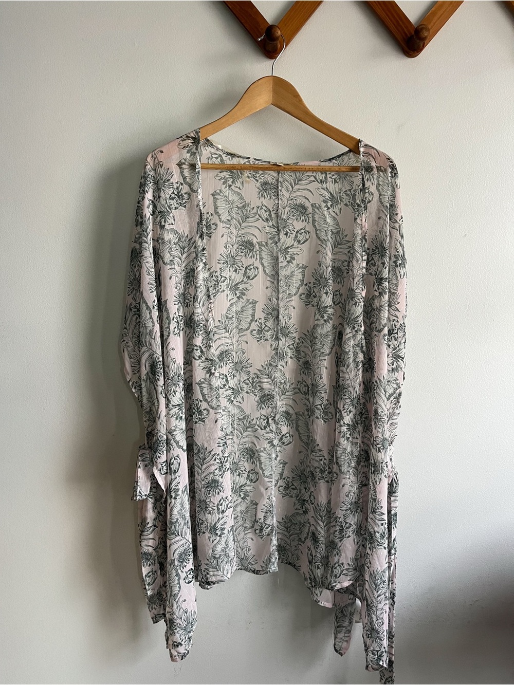 Lily White Pale Pink Floral Sheer Kimono Swim Cover Robe